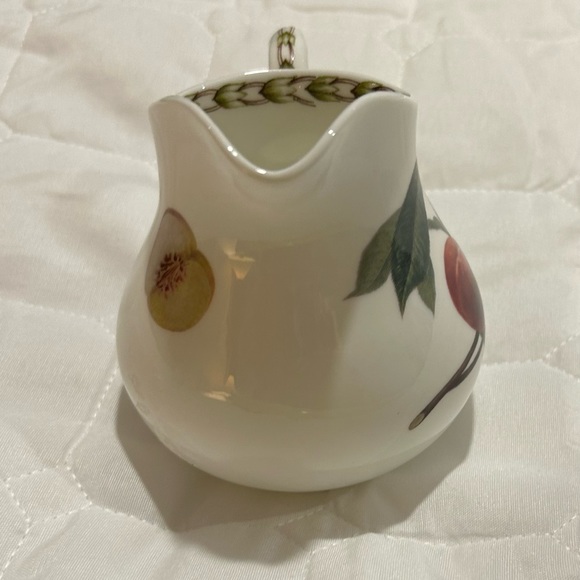 Fine bone China Queen’s (“Hookers Fruit”) creamer. Made in India - Picture 9 of 11
